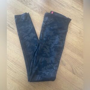 Women’s Faux Leather Camo Leggings size Small